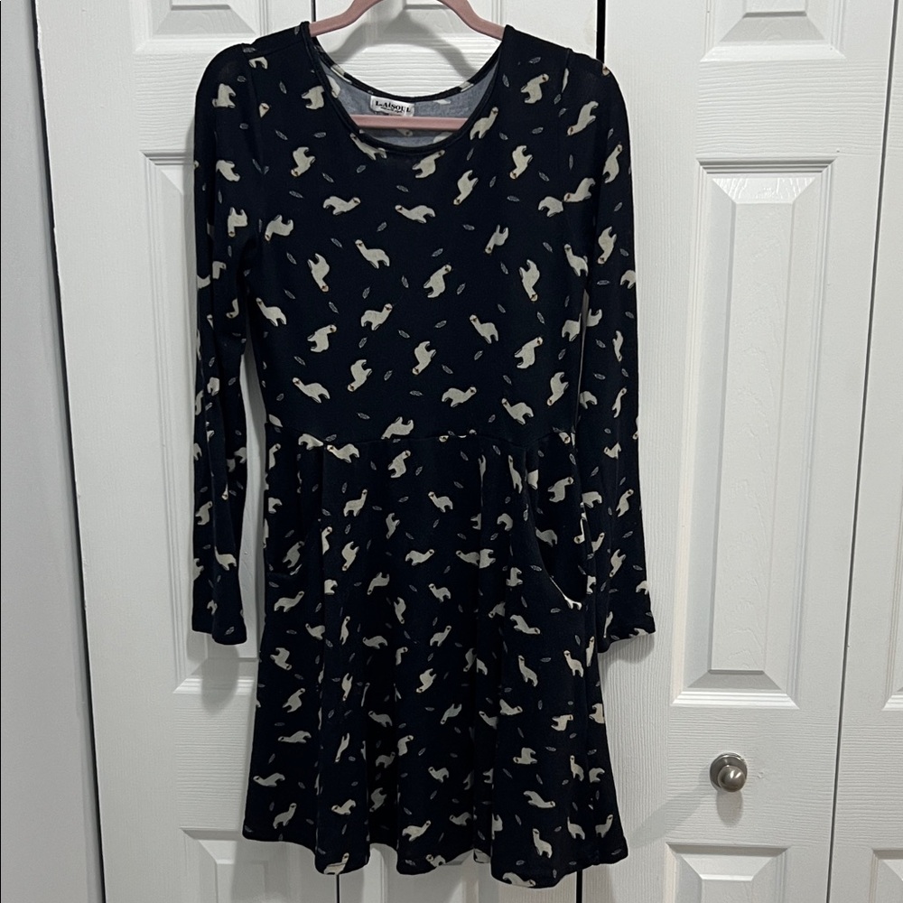 Elegant Navy Dress with Cream Accents